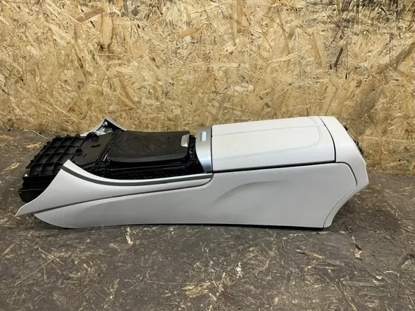 Accoudoir console centrale Mercedes W206 OEM 5555 image 4