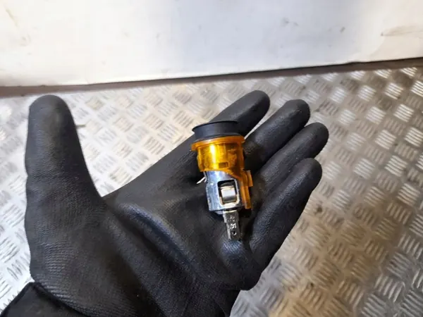 Mini kojetaulun sytytin OEM 51167052720 - Käytetty image 2