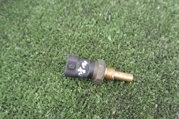 Capteur de température du liquide de refroidissement Maserati image 2