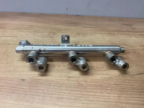 Kraftstoffverteilerrohr OEM 175208396R für Renault image 3