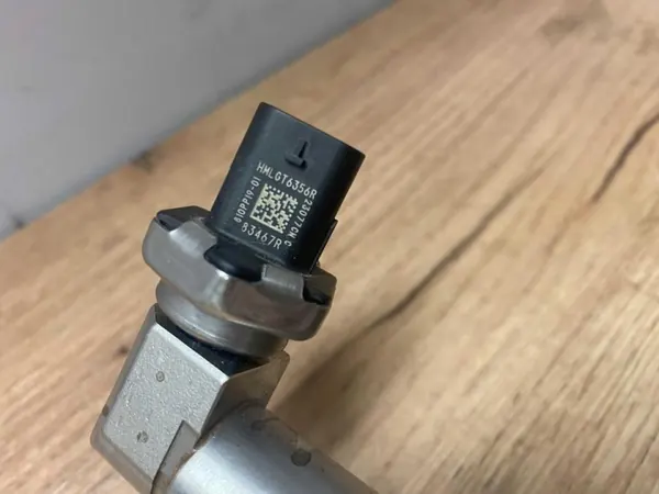 Kraftstoffverteilerrohr OEM 175208396R für Renault image 6
