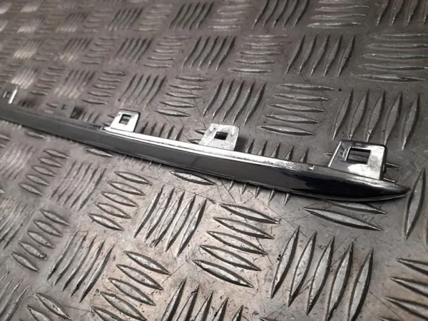 Détail de finition Mercedes-Benz A1778852703 pour A-Class V177 image 3