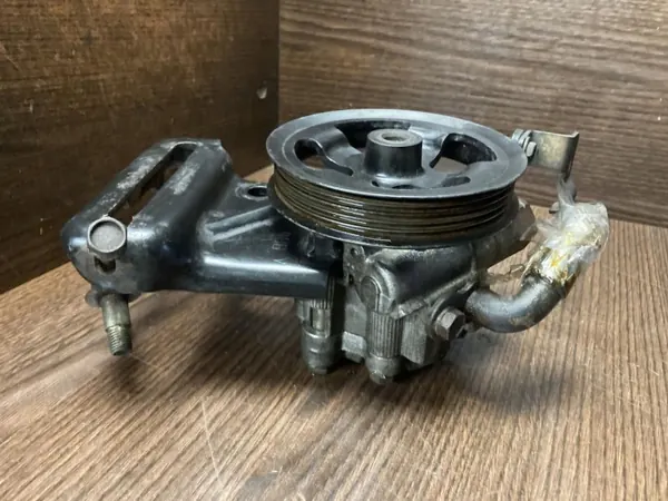 Pompe de direction assistée Toyota OE 44310-28270 - Occasion image 2