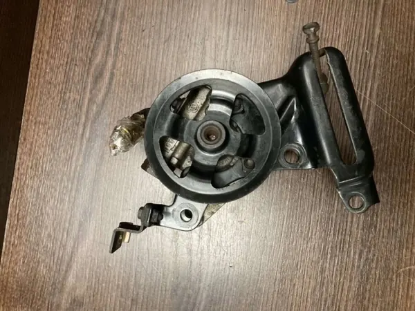 Pompe de direction assistée Toyota OE 44310-28270 - Occasion image 4