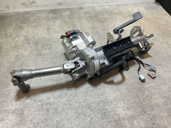 Ford servostyrpump L1TC3D077BR - Begagnad image 2