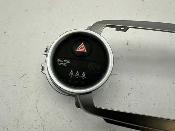 Toyota Yaris 2012 middenconsole bekleding OEM 839500D050A image 10