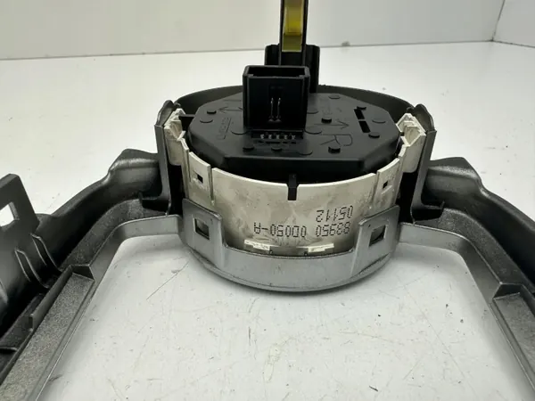 Toyota Yaris 2012 middenconsole bekleding OEM 839500D050A image 4