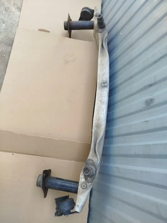 AUDI A4 B7 Etupuskuri Vahvistus + Iskupaikka image 2