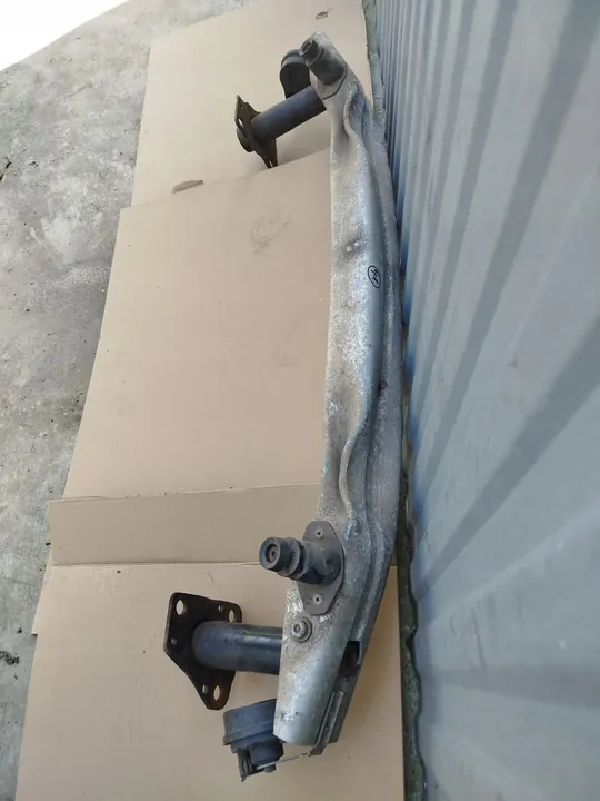 AUDI A4 B7 Etupuskuri Vahvistus + Iskupaikka image 3