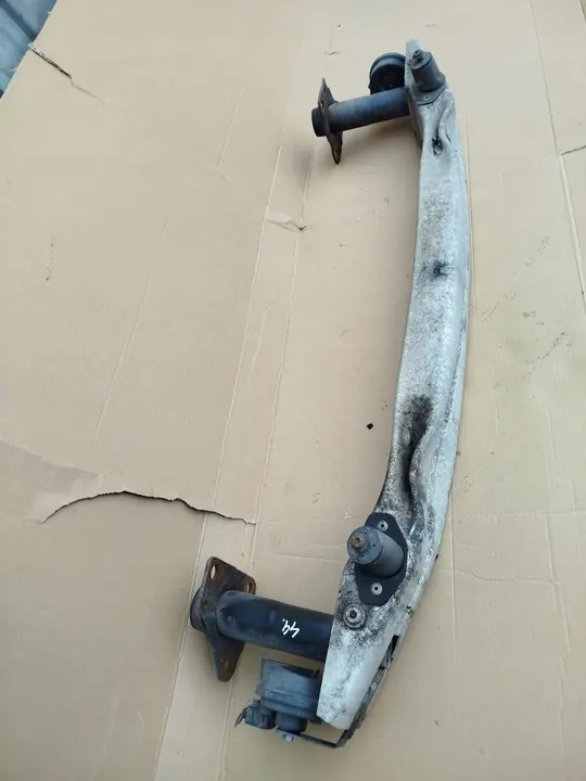 AUDI A4 B7 Etupuskuri Vahvistus + Iskupaikka image 4