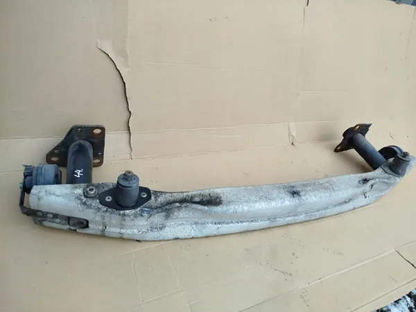 AUDI A4 B7 Etupuskuri Vahvistus + Iskupaikka image 5