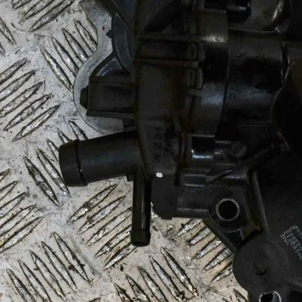 Pompa acqua VW Jetta MK6 1.4L 110kw OEM 04E121042A04E121121E image 3