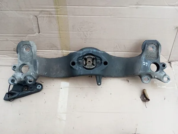 Audi A4 B6 B7 Vaihteiston Kiinnike OE 8E0399263R image 2