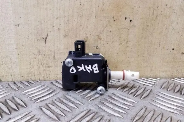 Bränsletankluckmotor AUDI TT 1C0810773 image 3