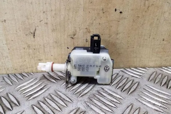 Bränsletankluckmotor AUDI TT 1C0810773 image 4