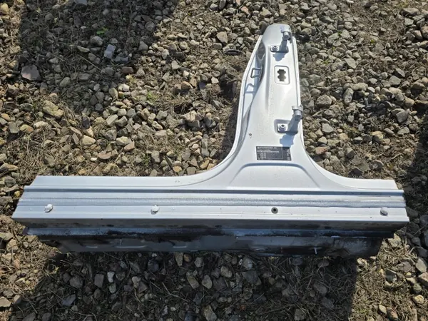 VW Passat B8 Linker B-stijl OEM image 2