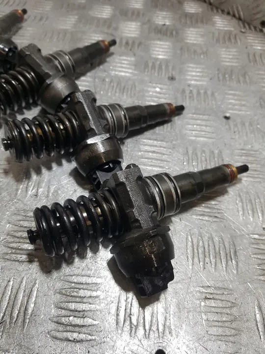 Conjunto de injetores Skoda Octavia 2 image 2