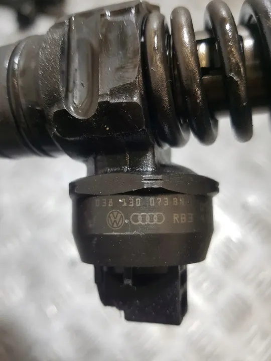 Conjunto de injetores Skoda Octavia 2 image 5