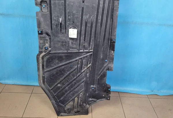 Mercedes W206 C200 Underkroppssköld OEM A2066806606 image 6