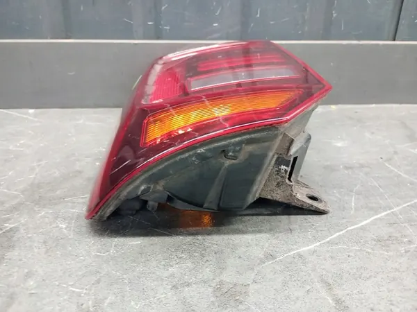 Volkswagen Caddy 2017 Luz Trasera Derecha image 5