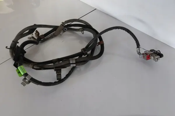 Mercedes W204 Pyrotechnische klem OEM 2044405736-1 image 4
