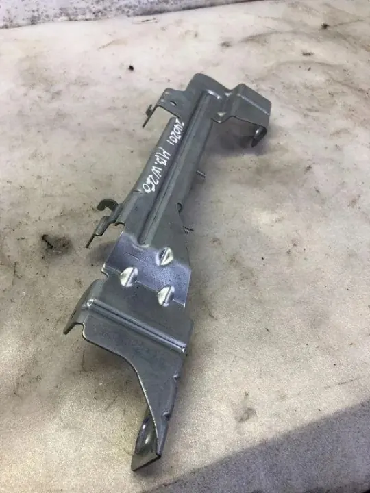 Mercedes-Benz C-Klasse W206 kofferbakrol OEM A2066911100 image 2