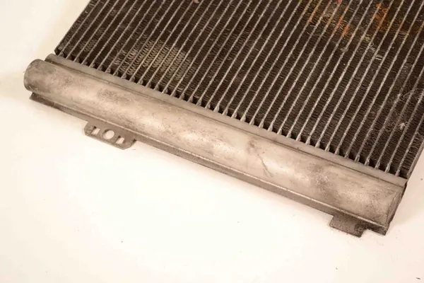 Mercedes-Benz OE A 639 835 04 70 Ilmastointikondensaattori image 3