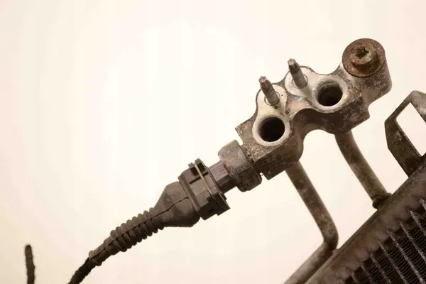 Mercedes-Benz OE A 639 835 04 70 Ilmastointikondensaattori image 4