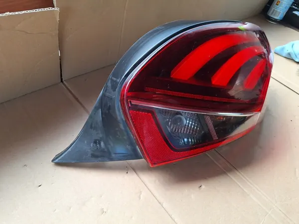 Luz Trasera Derecha Peugeot 208 Lift image 3