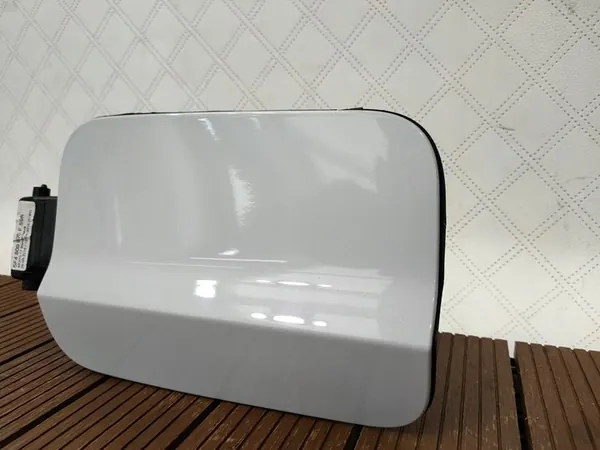 SEAT LEON III 5D Bränsletanklock LS9R Diesel image 3