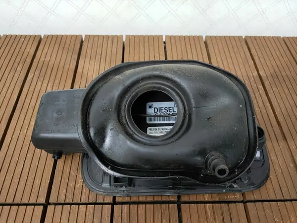 SEAT LEON III 5D Bränsletanklock LS9R Diesel image 4