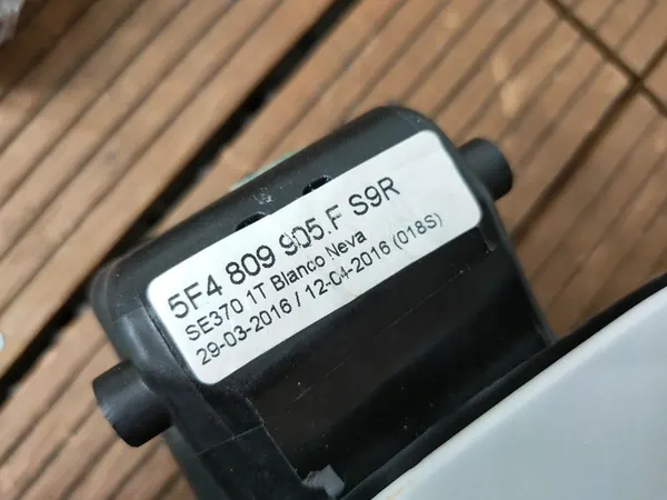 SEAT LEON III 5D Bränsletanklock LS9R Diesel image 5