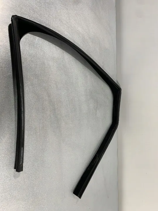 Jaguar F-Pace takaoven ikkunatiiviste OEM FBZ18718 image 3
