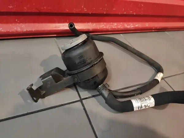 Réservoir de direction Audi A8 D4 3.0 TDI OEM A8D4 image 3