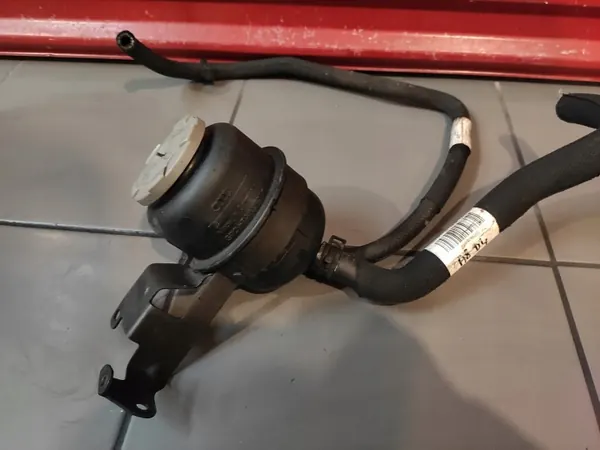 Réservoir de direction Audi A8 D4 3.0 TDI OEM A8D4 image 6