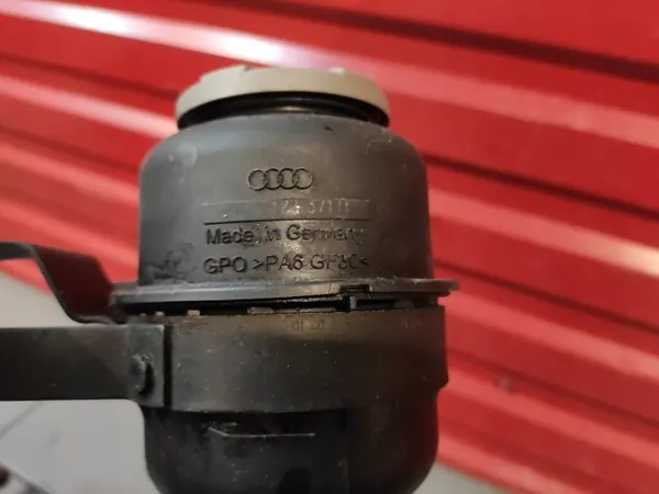 Réservoir de direction Audi A8 D4 3.0 TDI OEM A8D4 image 7