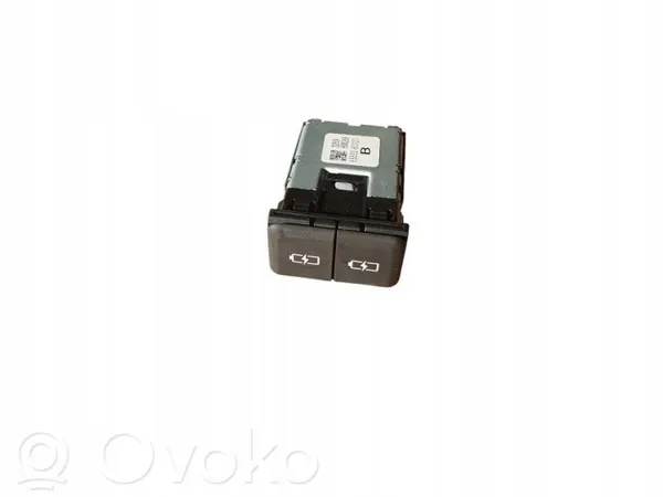 Prise USB Toyota OEM 8553260020 pour RAV4 XA50 image 2