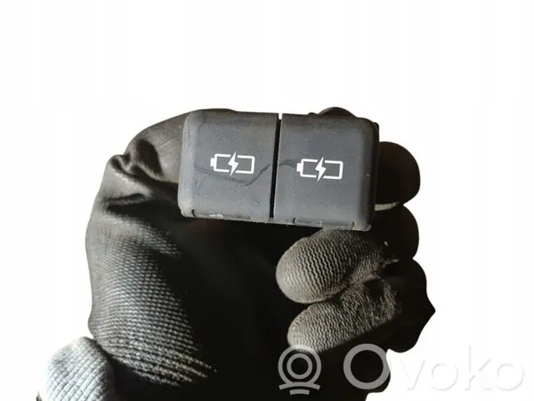 Prise USB Toyota OEM 8553260020 pour RAV4 XA50 image 4
