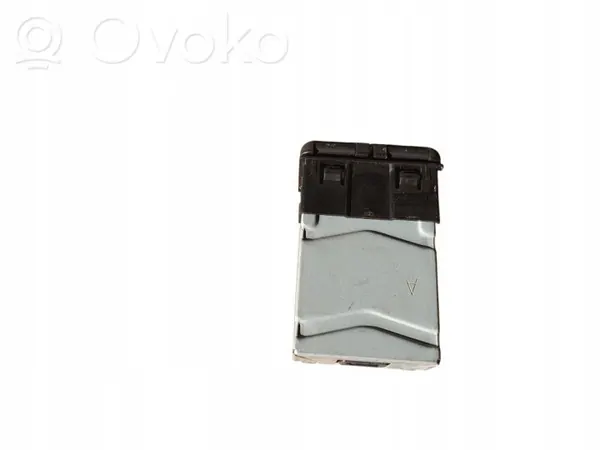 Prise USB Toyota OEM 8553260020 pour RAV4 XA50 image 5
