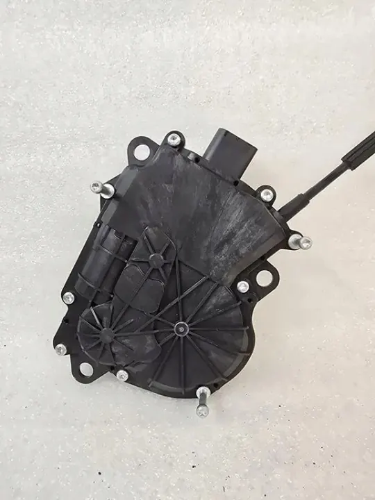 Maserati Levante 2020 achterklepactuator OEM 6701065090 image 3