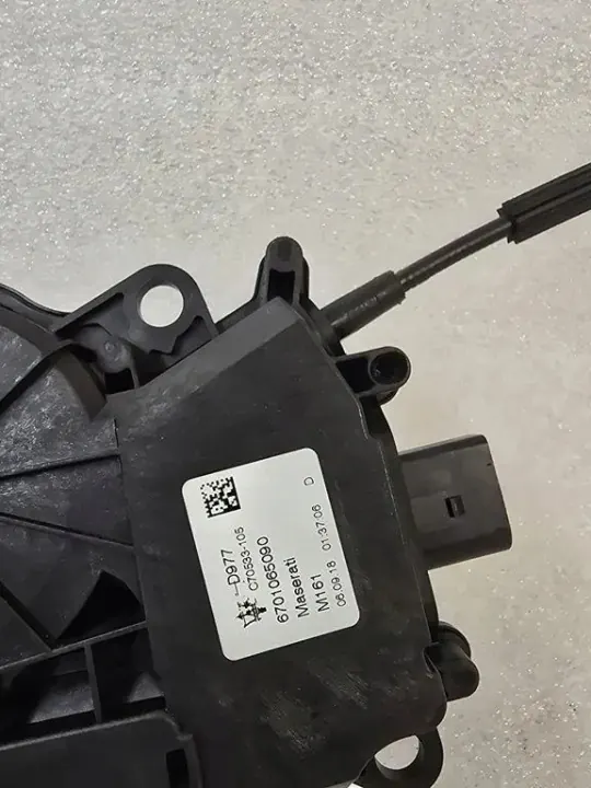 Maserati Levante 2020 achterklepactuator OEM 6701065090 image 4