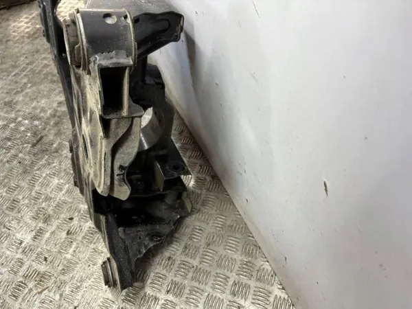 Peugeot 3008 Hinterachsschwinge OEM 9846596080 image 10