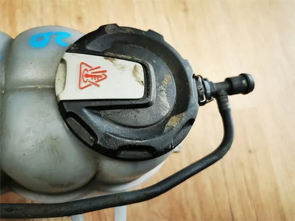 AUDI A4 A5 2.0 TFSI Expansietank 8W0121405G image 2