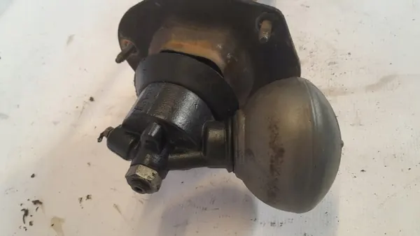 CITRON C5 I 2.0 HDI Vorderer Rechter Federbeinhalter image 3