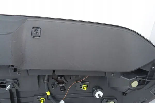 OEM 31488325 takaluukun spoileri Volvo V40 2017- image 10