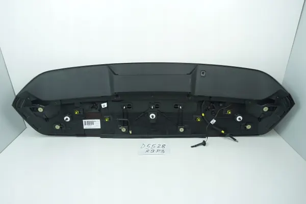 OEM 31488325 takaluukun spoileri Volvo V40 2017- image 6