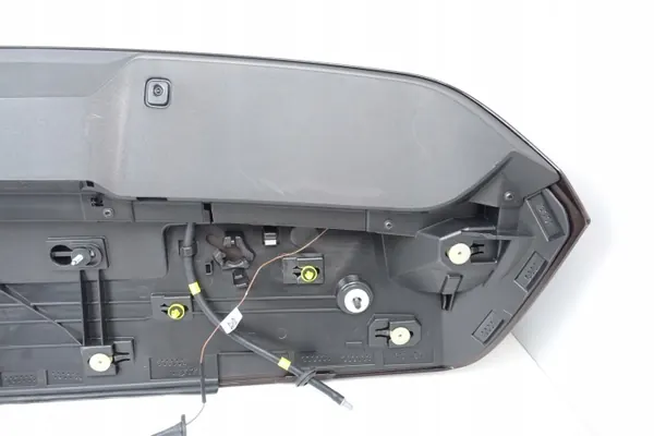 OEM 31488325 takaluukun spoileri Volvo V40 2017- image 9