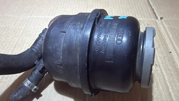 Audi A6 C6 Lift 2.0 TDI Stuurvloeistofreservoir 4F0422371E image 4