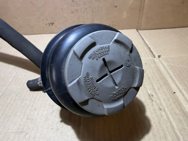 Audi A6 C6 Lift 2.0 TDI Stuurvloeistofreservoir 4F0422371E image 5