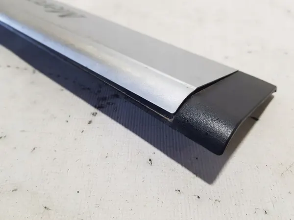 Plinthe de seuil gauche Mercedes ML W164 Lift image 4